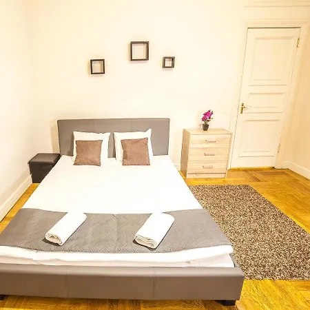 Apartment Dzirnavu 2-bedroom Center *