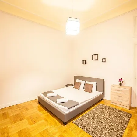Dzirnavu 2-bedroom Center Riga